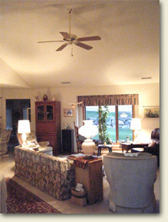 Living Room w/vaulted ceiling